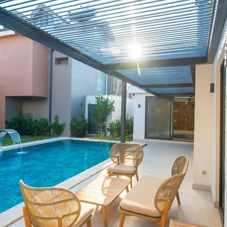 Luxury And Special Design In Hisaroenue Center -villa Bling Premium *