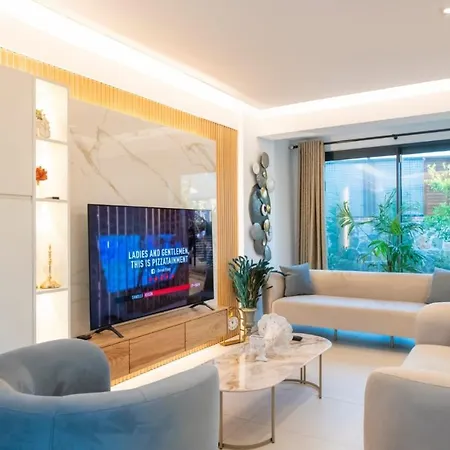 Villa Luxury And Special Design In Hisaroenue Center -villa Bling Premium *